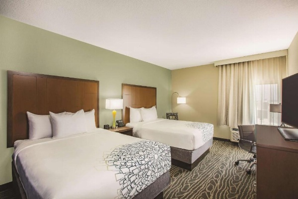 La Quinta Inn & Suites by Wyndham Wichita Northeast image 10