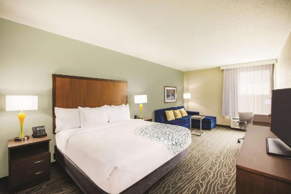 La Quinta Inn & Suites by Wyndham Wichita Northeast image 17