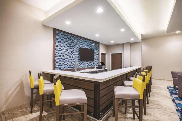 La Quinta Inn & Suites by Wyndham Wichita Northeast image 22